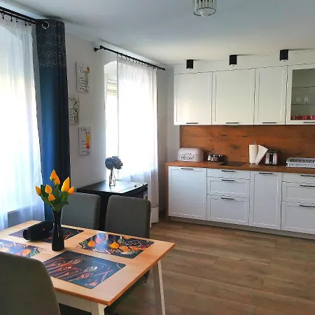 Апартаменты Under The Hill 1