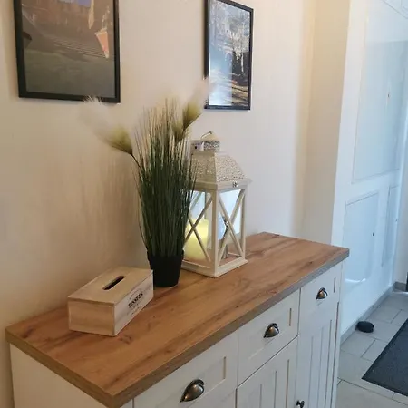 Under The Hill 1 Апартаменты *