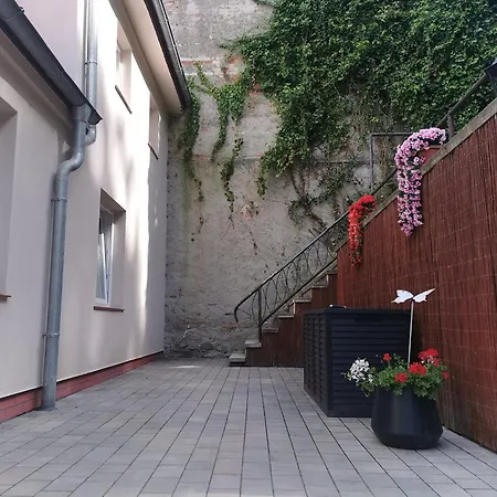 Апартаменты Under The Hill 1 Бад-Мускау